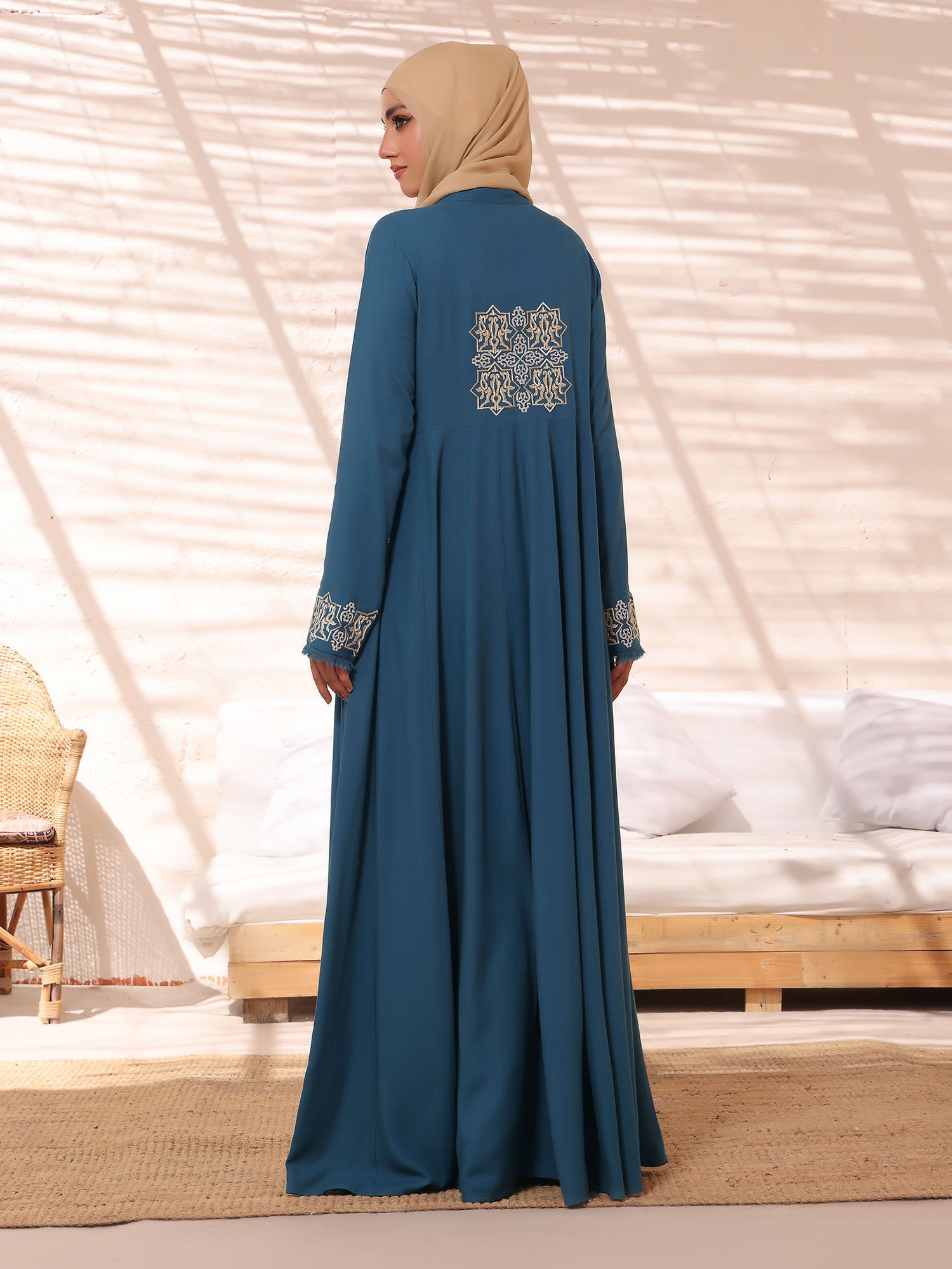 Abaya Precious Stitch