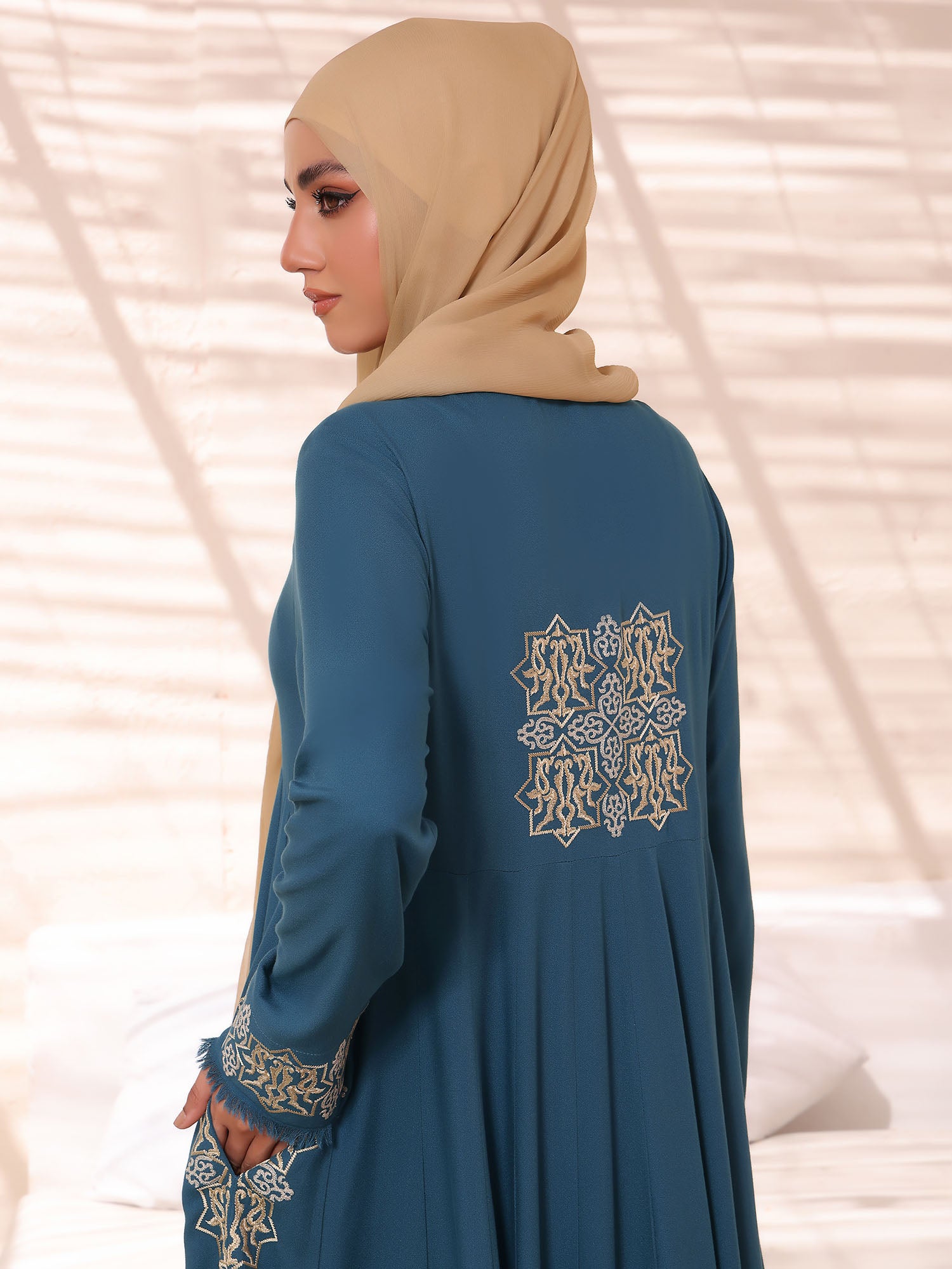 Abaya Precious Stitch