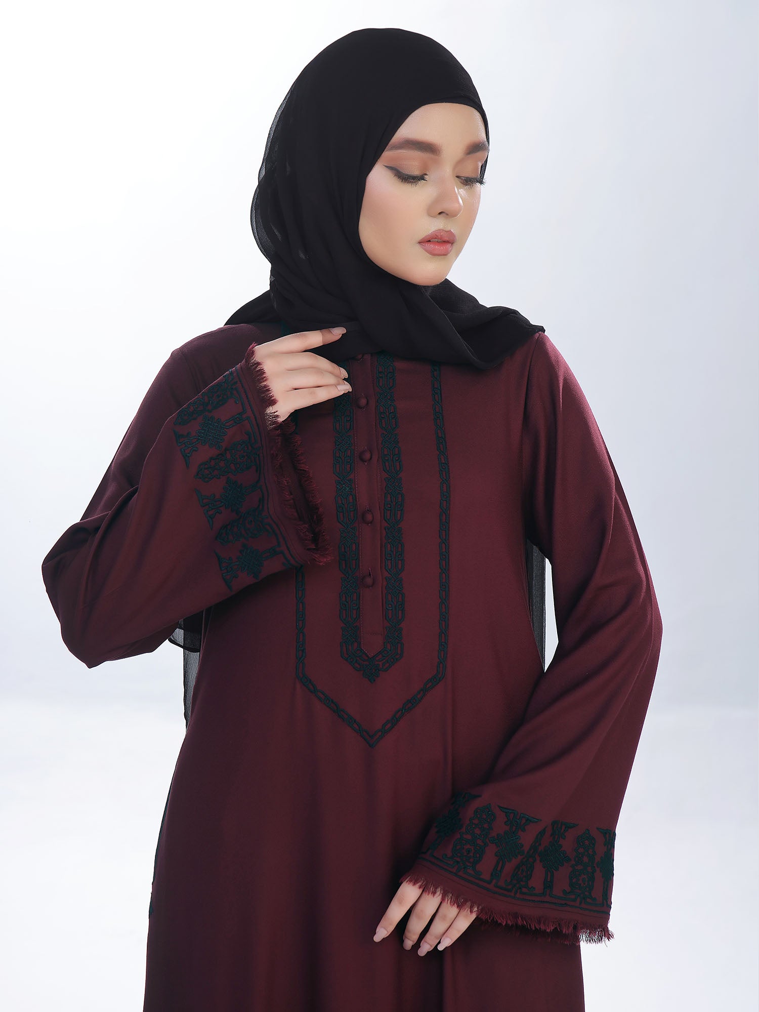 Geometrical Garnet Abaya