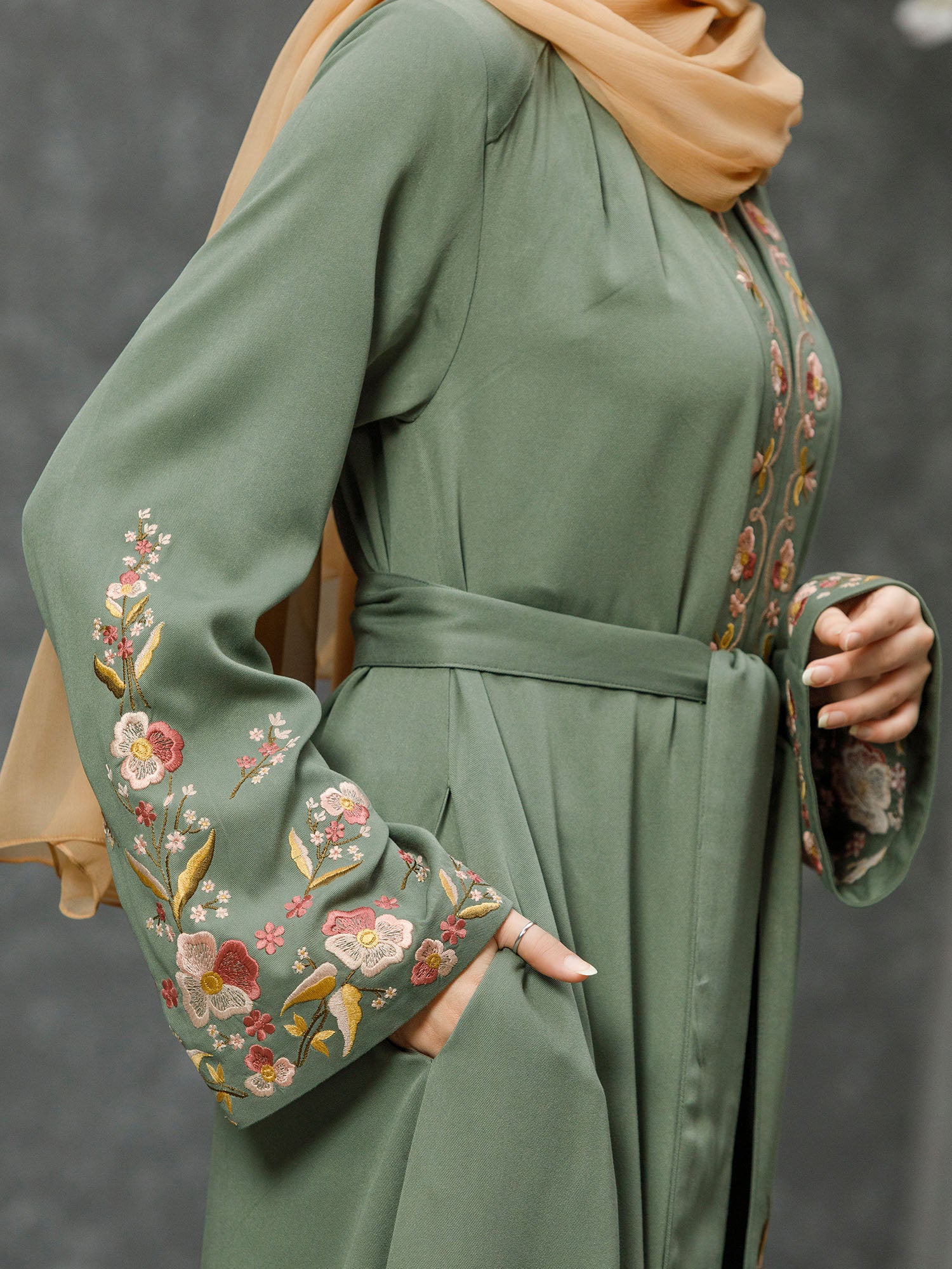 Abaya Peafowl